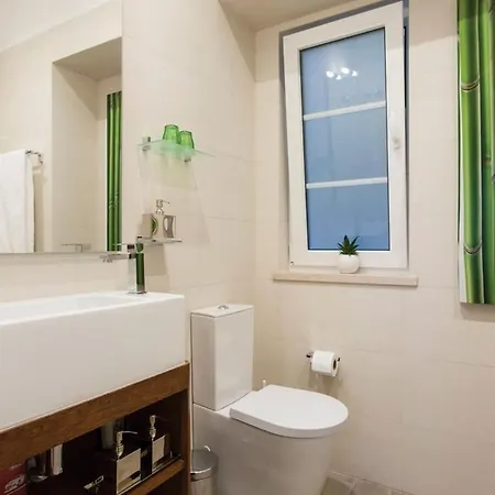 Appartamento Charming In Alfama Lisbona